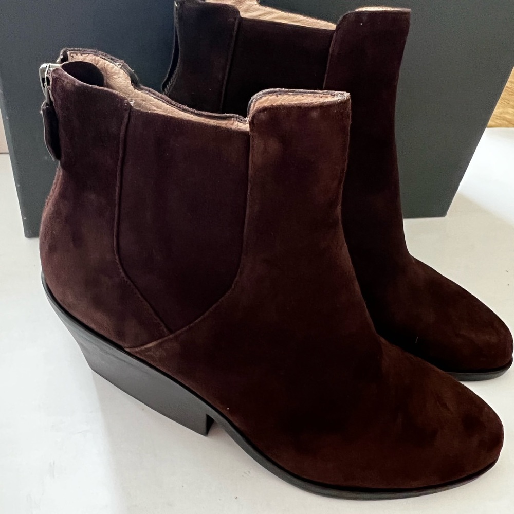 Eileen Fisher Ankle Boots Chocolate Brown Suede Pull On Size 7 EUC